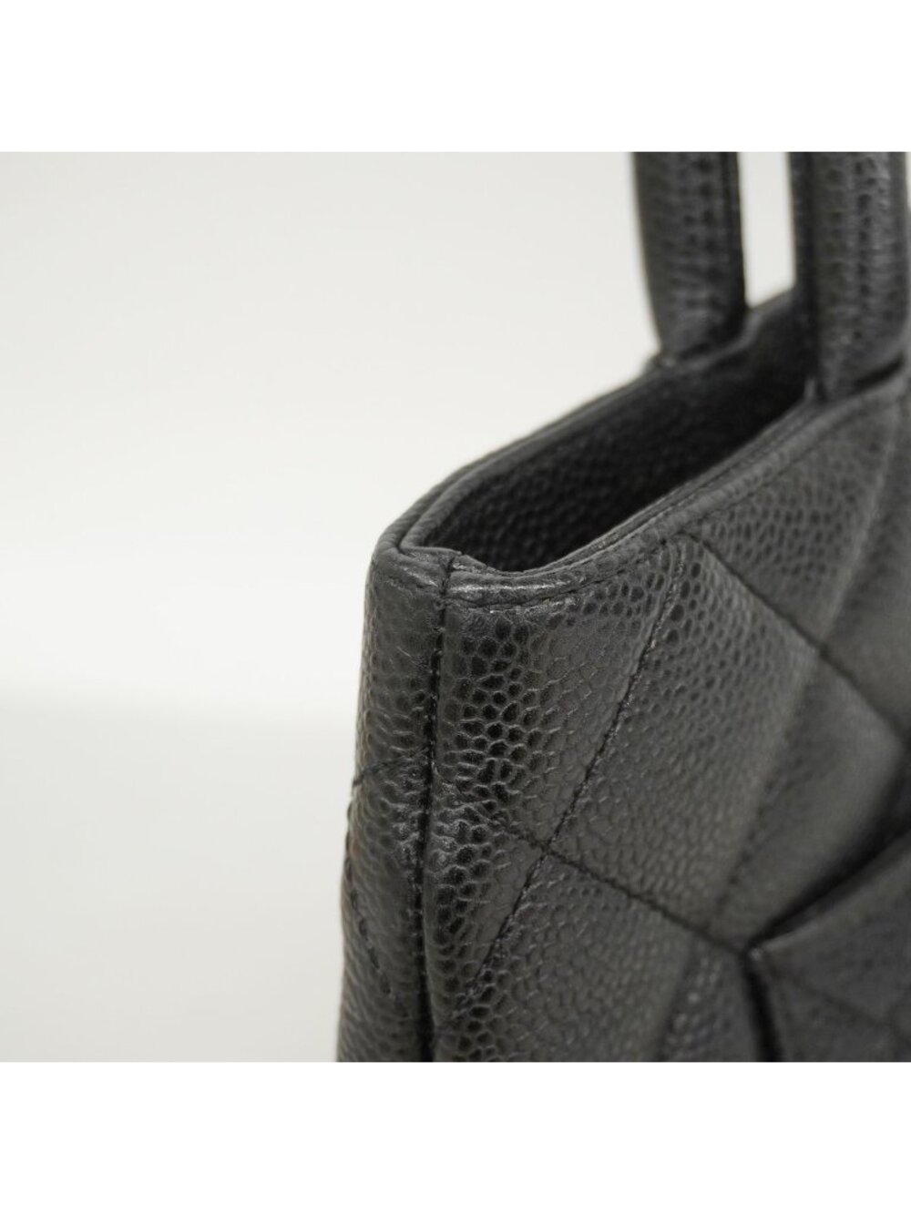 Chanel Tote Bag Reissue Caviar Leather Black Gold - Picture 7 of 9